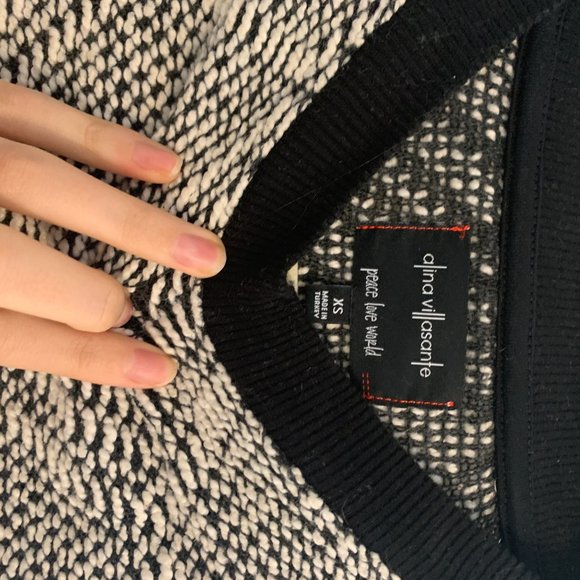 Sweater - Picture 2 of 5